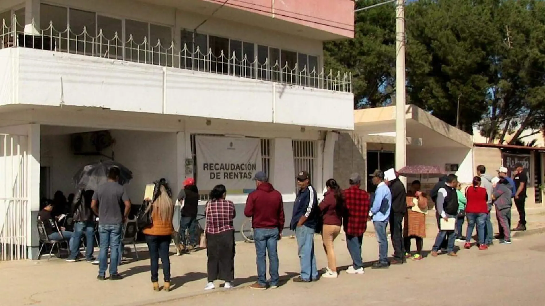 Fila de causantes de impuestos